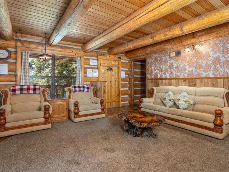 Yosemite Log Cabin-Rustic Charm-Sleeps 8 Cabin in Tuolumne County