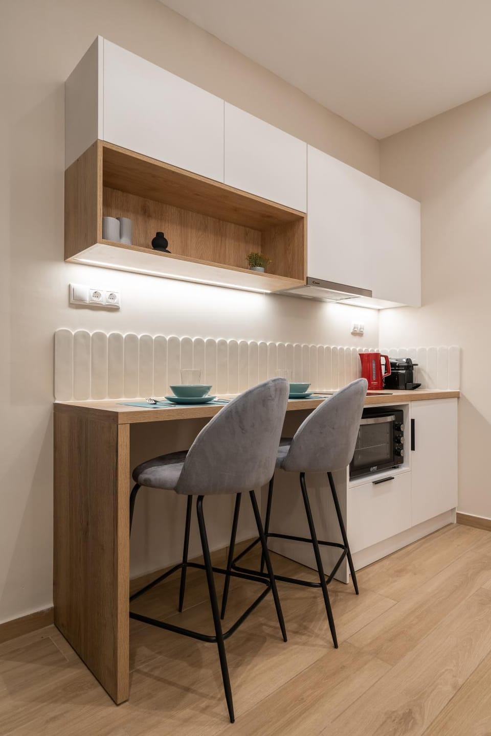 Coffee/tea facilities, Kitchen or kitchenette, stove