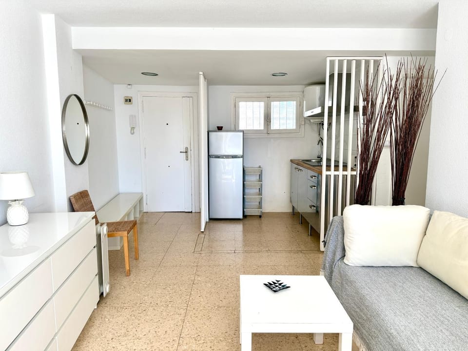 Kitchen or kitchenette, Living room, stove