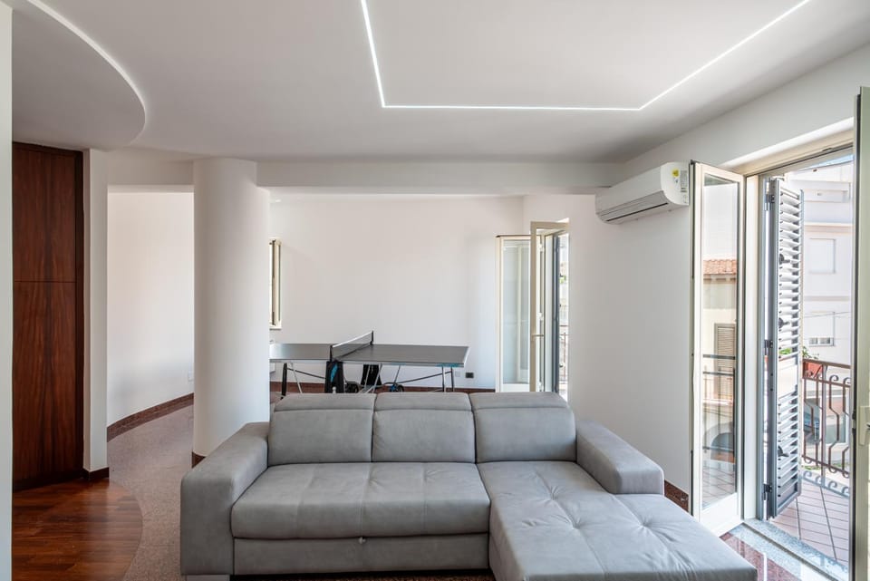 Table tennis, Living room, Seating area, air conditioner