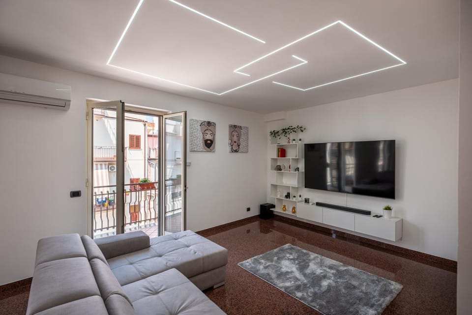 TV and multimedia, Living room, Evening entertainment