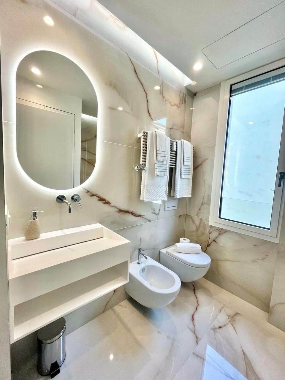 Toilet, Bathroom, bidet, towels