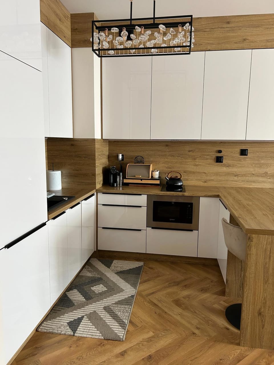 Coffee/tea facilities, Kitchen or kitchenette, dishwasher, stove