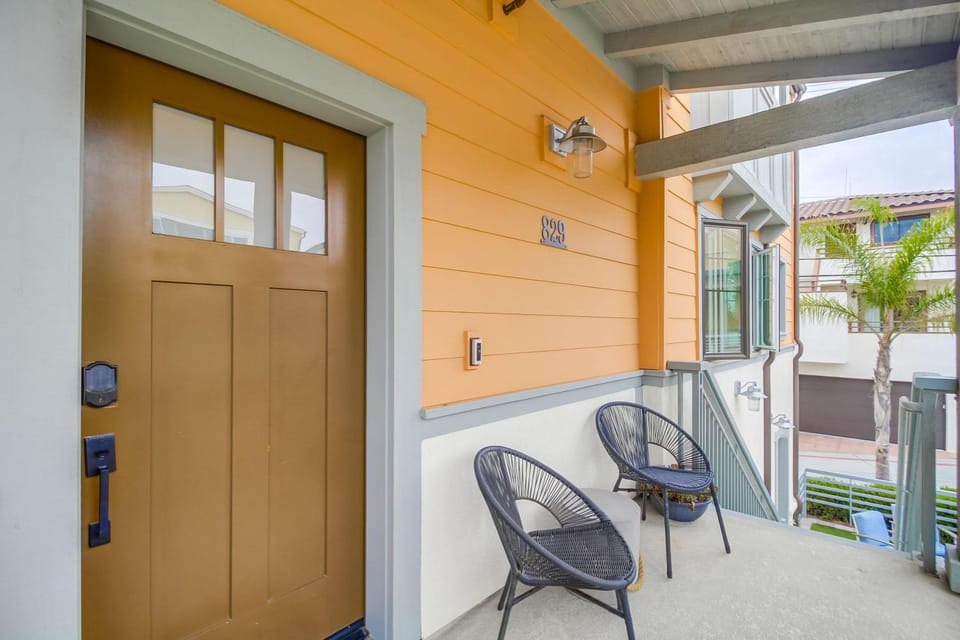 Patio, Day, Balcony/Terrace, Seating area