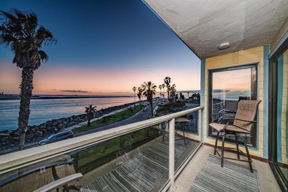 Ocean Vista Penthouse 2 House in Mission Beach
