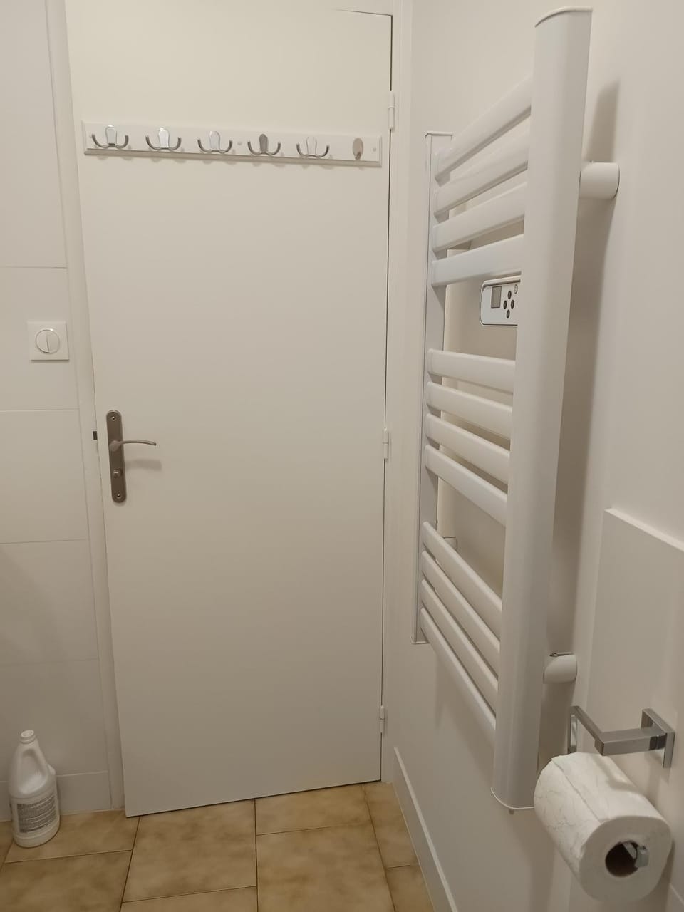 Bathroom, towels