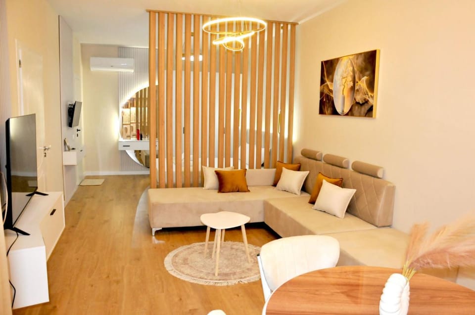 Communal lounge/ TV room, TV and multimedia, Living room, Seating area, Evening entertainment