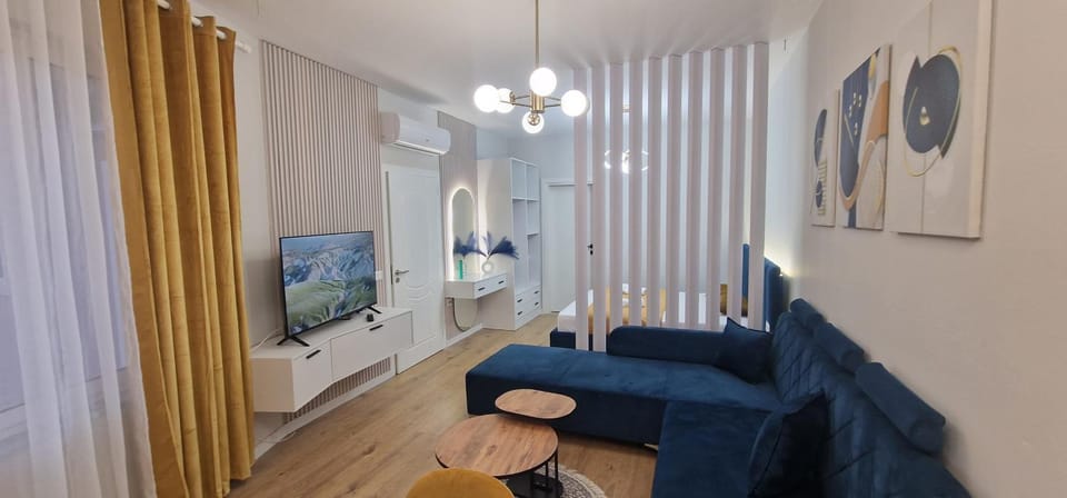 Communal lounge/ TV room, TV and multimedia, Living room, Seating area, Evening entertainment