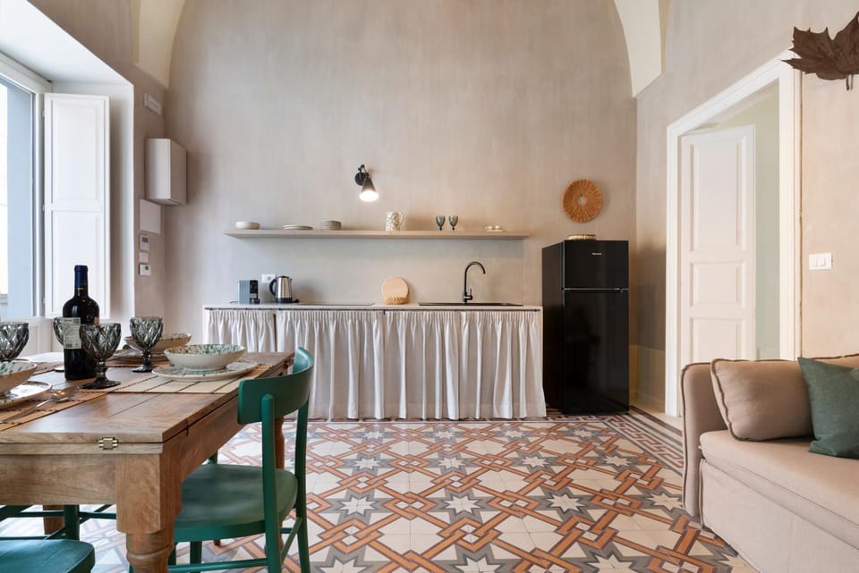 Seating area, Dining area