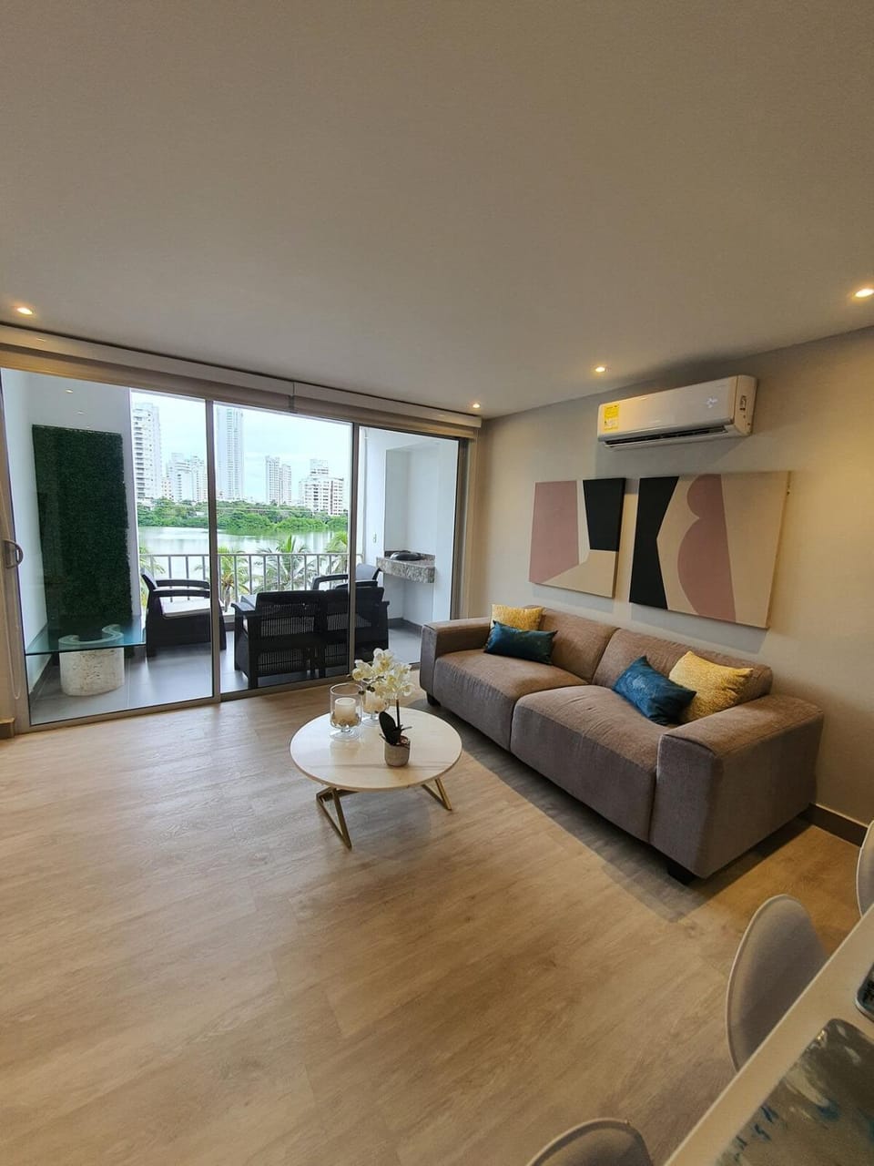 TV and multimedia, Living room, air conditioner