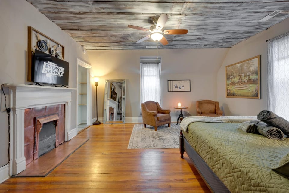 Unit #4 117 Marion St House in Clarksville
