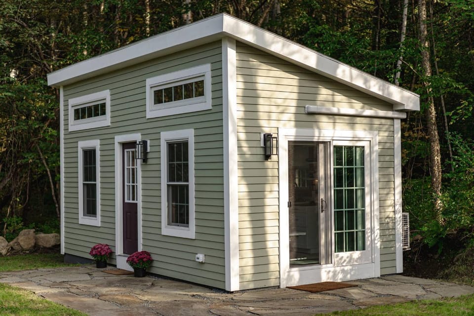 Property building, Facade/entrance, Natural landscape, On site