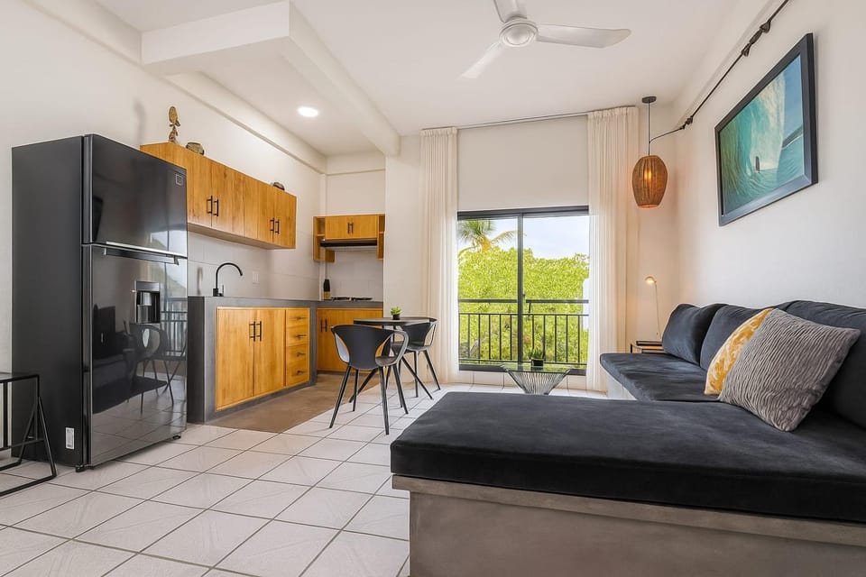 Kitchen or kitchenette, Living room, Seating area, Dining area