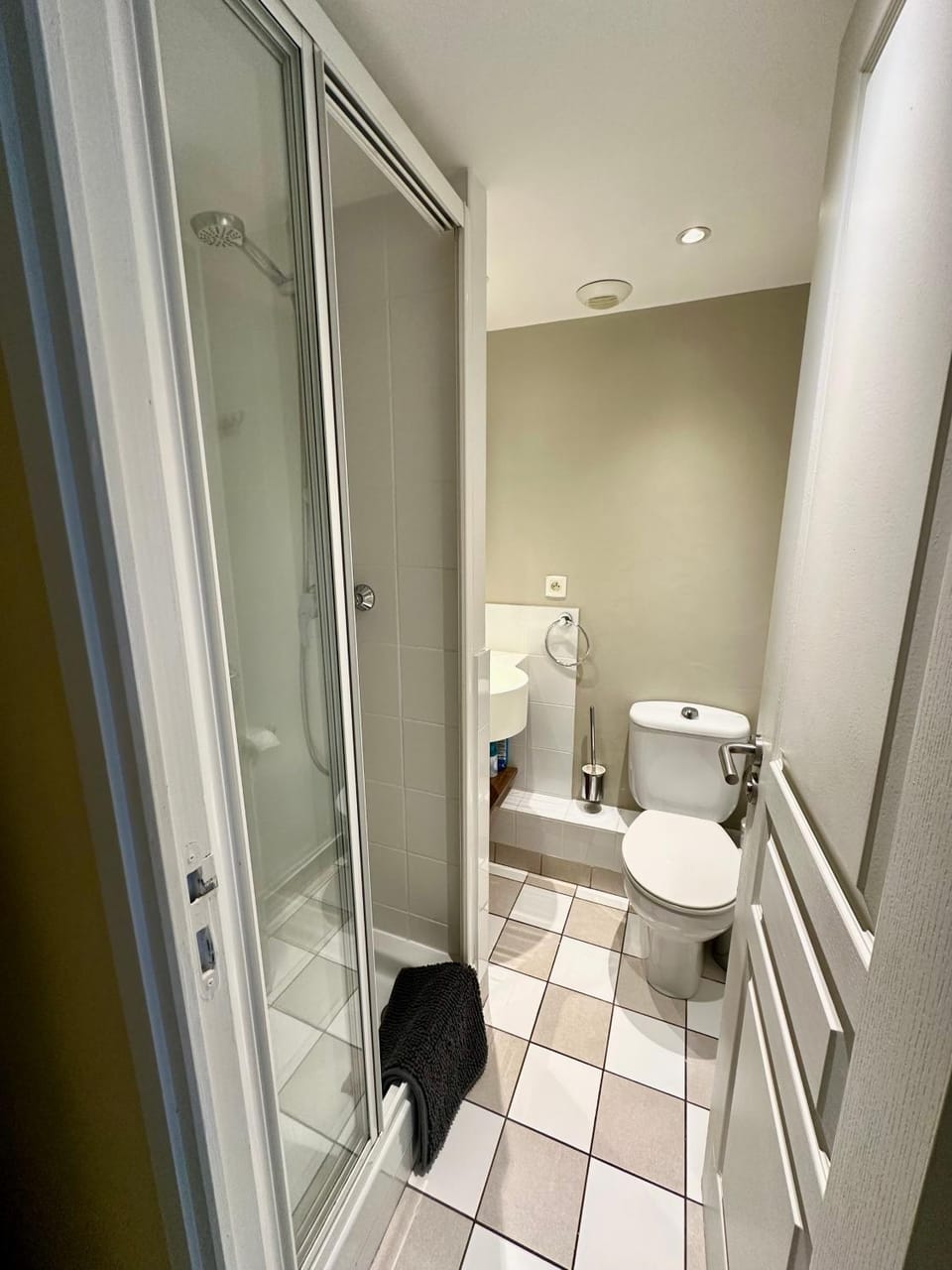 Shower, Toilet, Bathroom