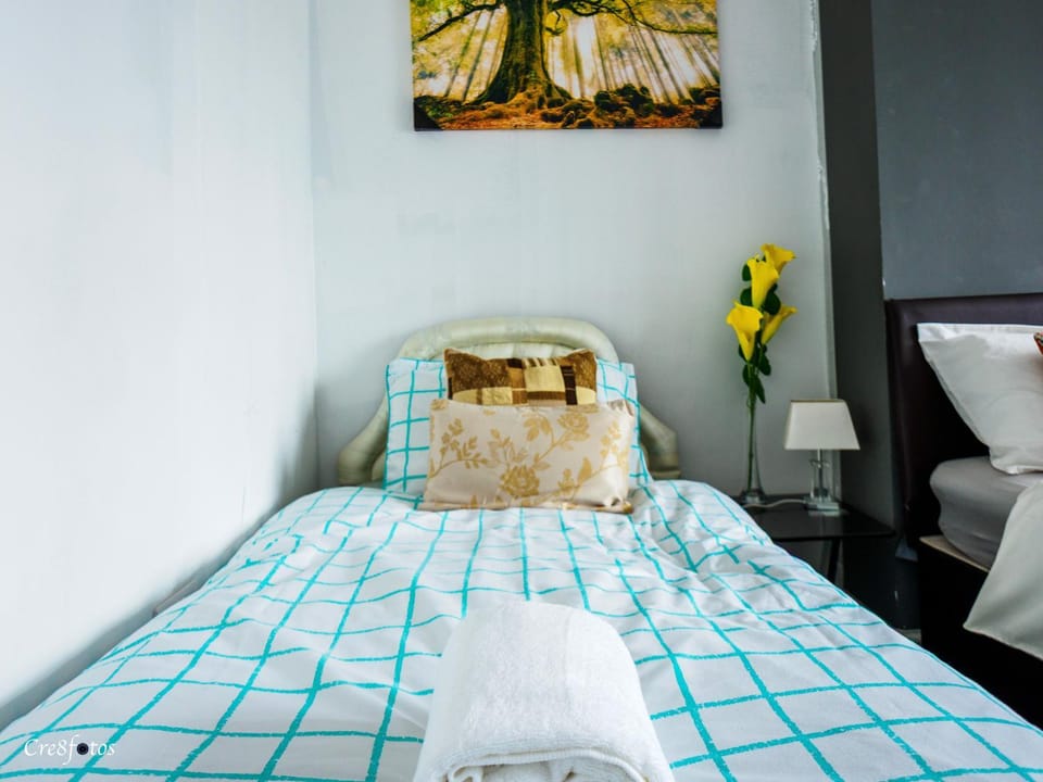Bucknall Lodge Hanley Family Room 1 Bed and Breakfast in Stoke-on-Trent