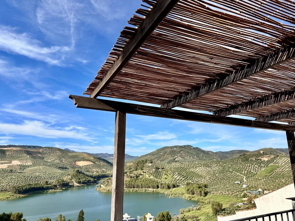 Balcony/Terrace, Lake view, Mountain view