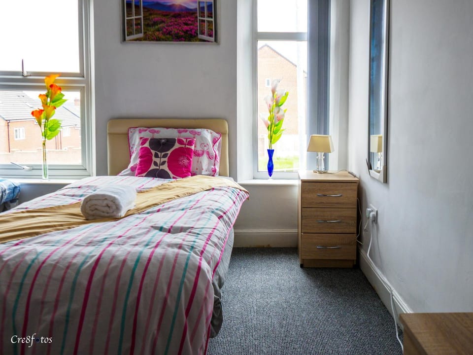 Bucknall Lodge Hanley Family Room 4 Bed and Breakfast in Stoke-on-Trent