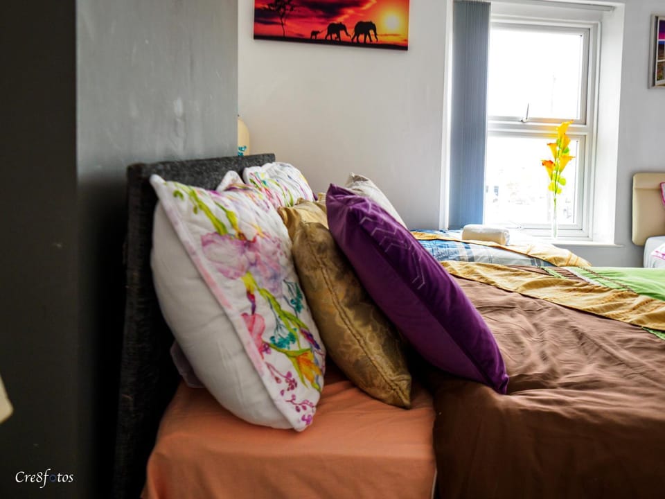 Bucknall Lodge Hanley Family Room 4 Bed and Breakfast in Stoke-on-Trent
