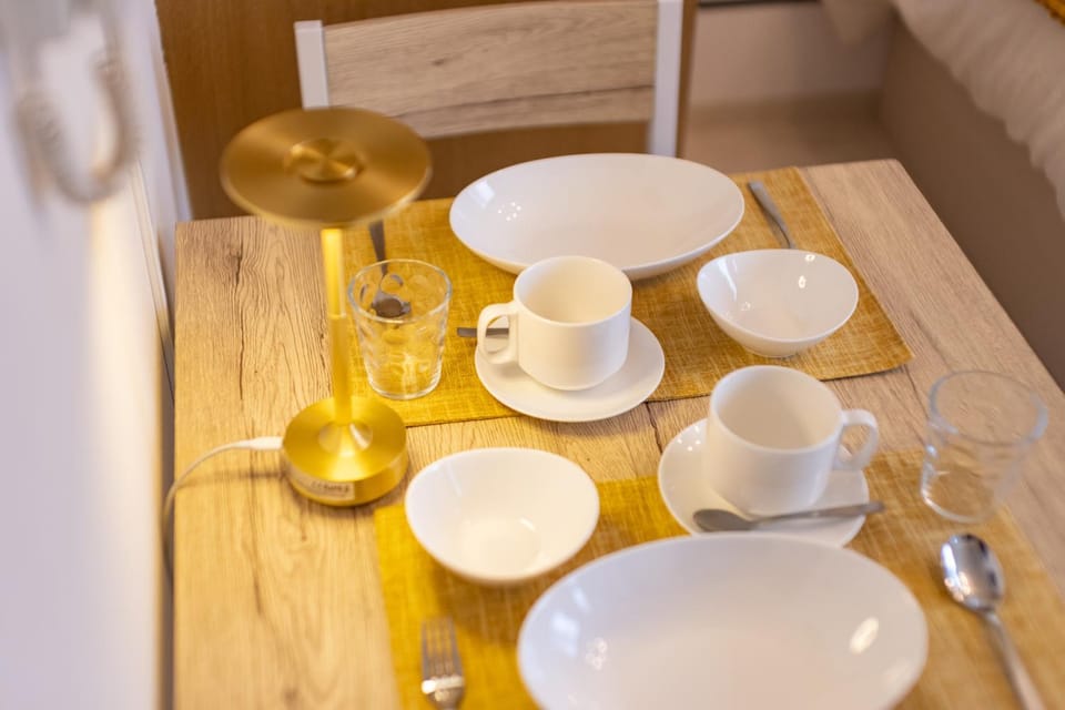 Coffee/tea facilities, Dining area