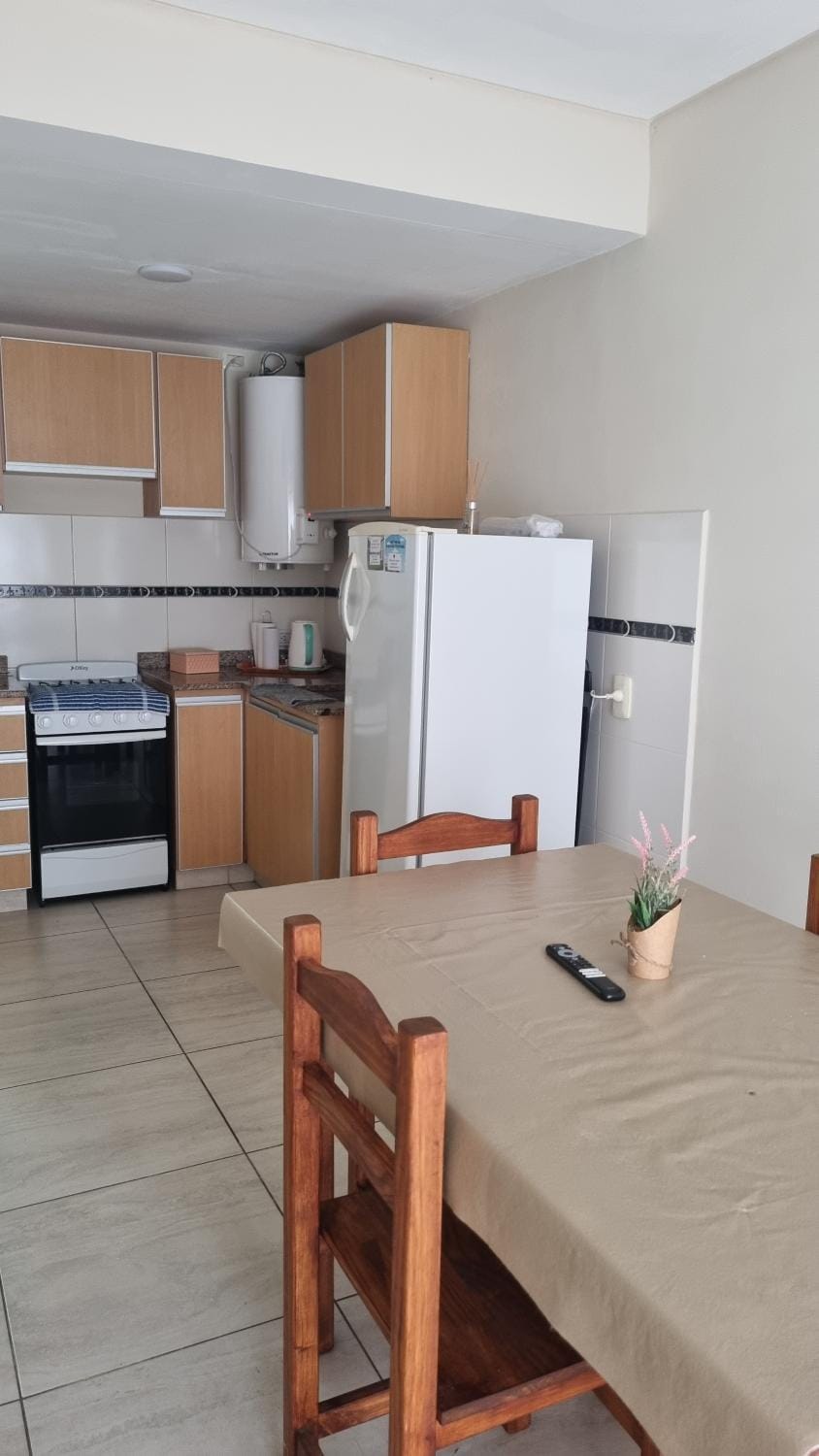 Kitchen or kitchenette, Dining area, oven, stove
