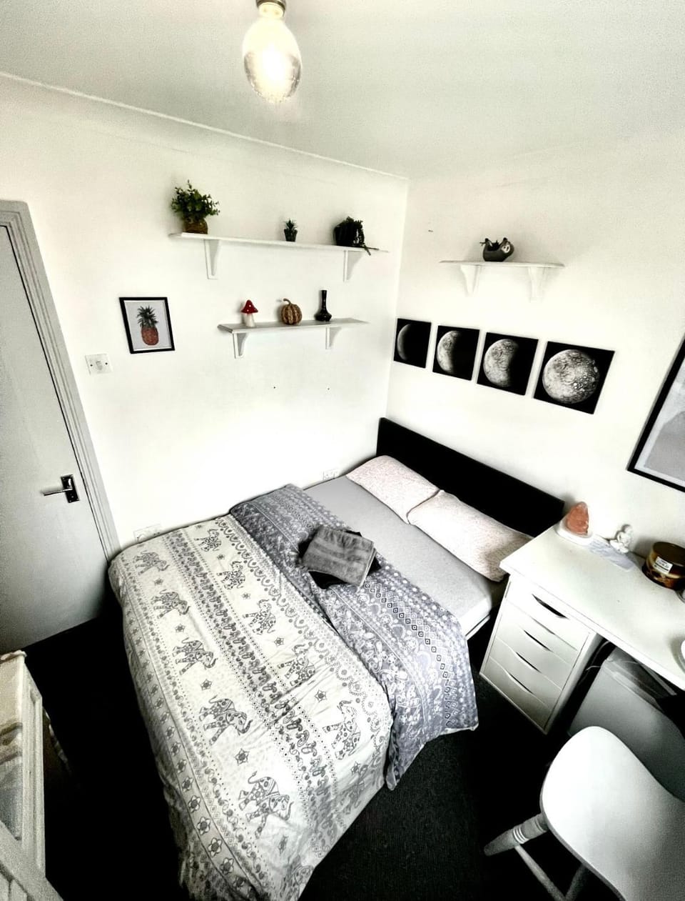 Double Room in a Cozy shared apartment, Custom House Harbour Apartments Bed and Breakfast in Dublin