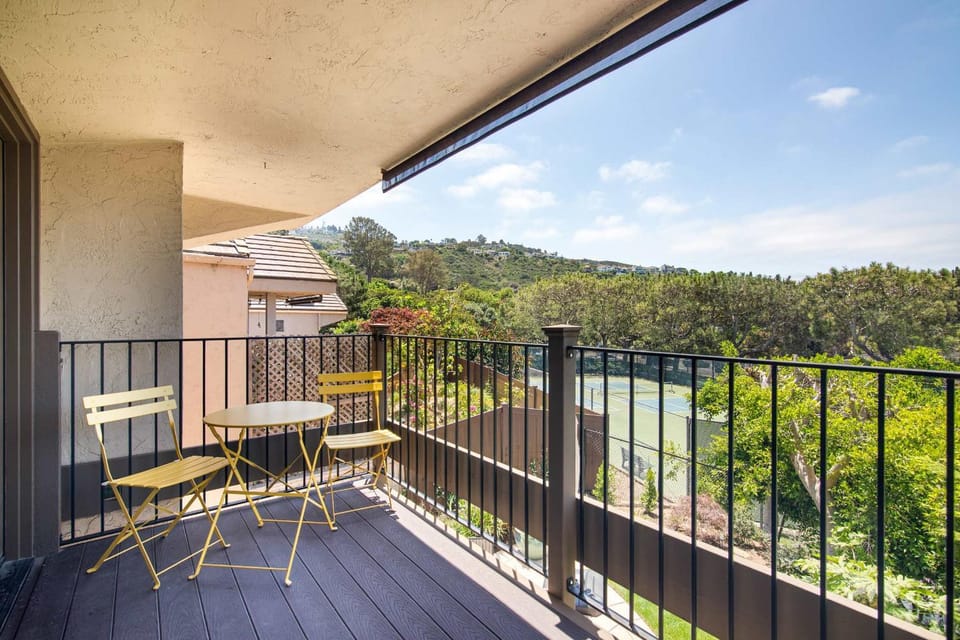 La Jolla Hillside Views and Coastal Comfort House in La Jolla Shores