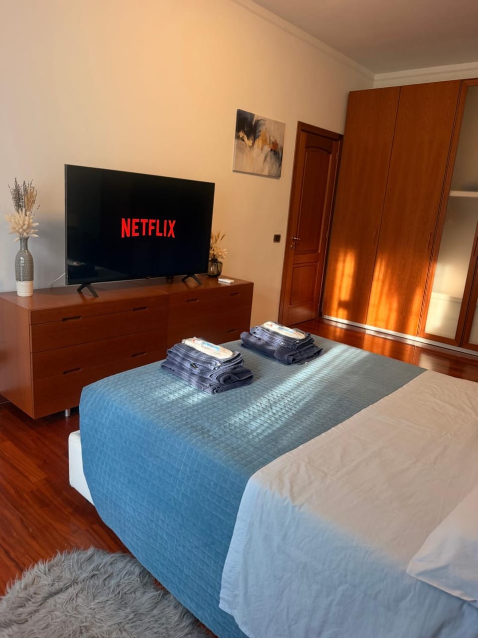 Bed, TV and multimedia, Photo of the whole room, Evening entertainment, Bedroom