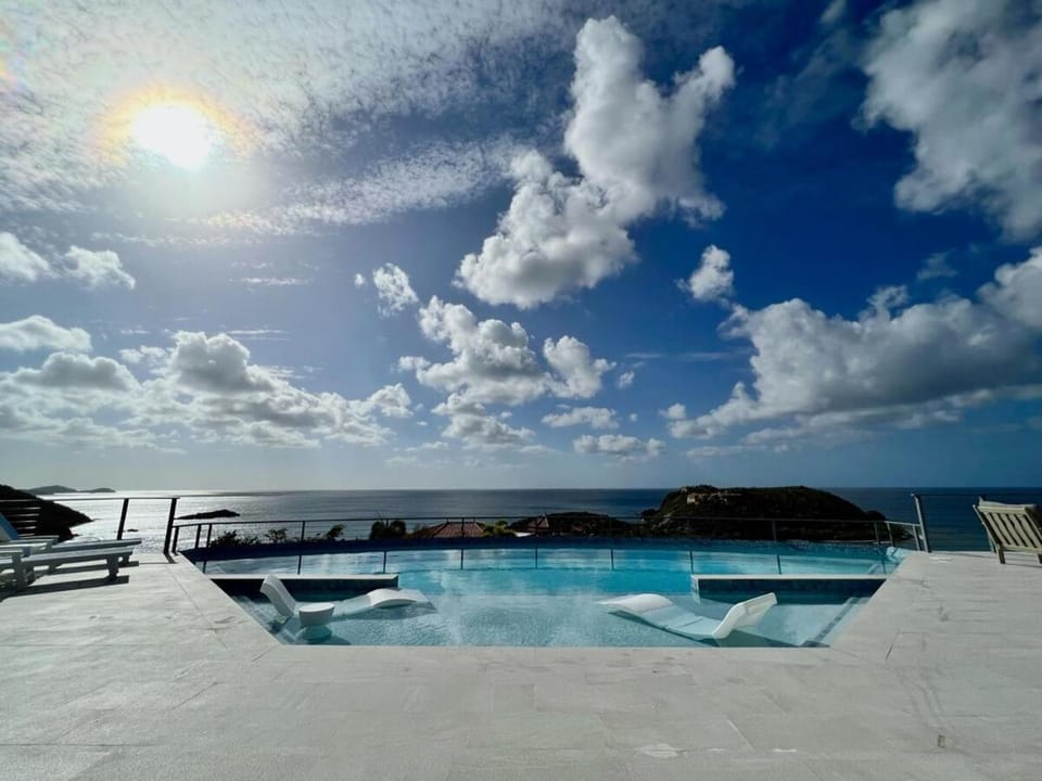 Luxe Pool Villa with Big Views and A Sandy Beach Nearby - Driftwood Villa Villa in Cruz Bay