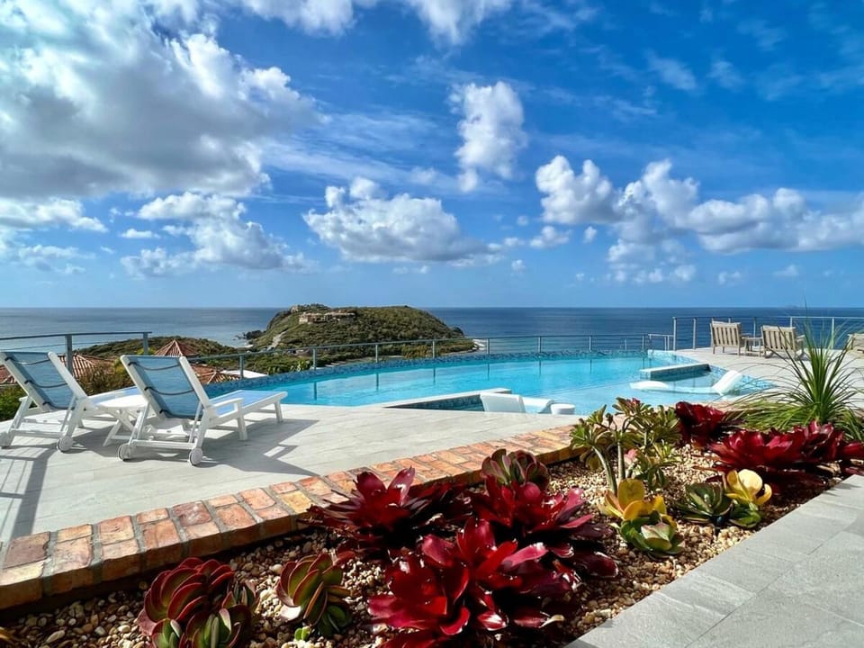 Luxe Pool Villa with Big Views and A Sandy Beach Nearby - Driftwood Villa Villa in Cruz Bay