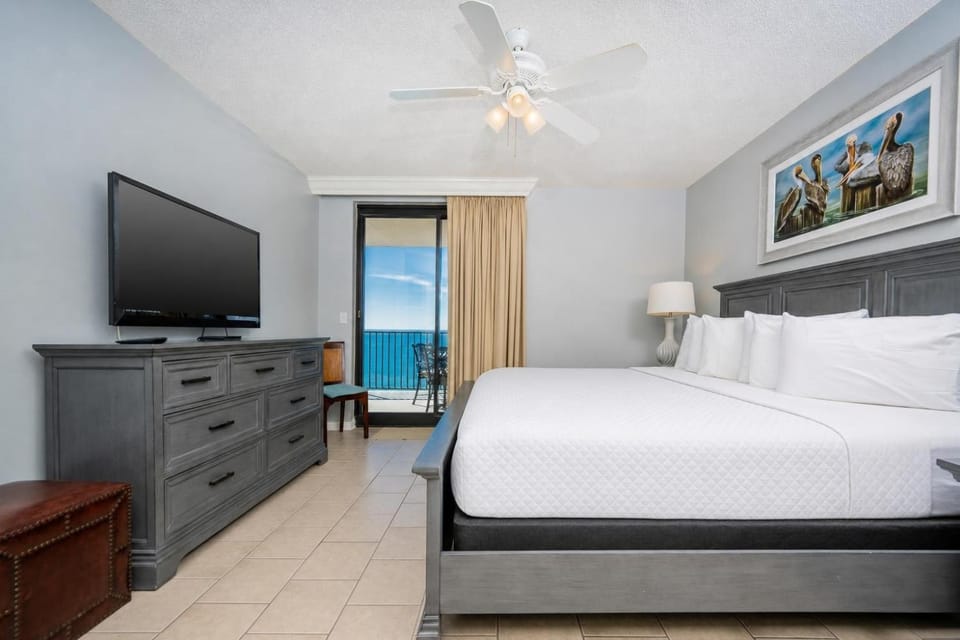 Phoenix X 1104 Apartment in Ono Island