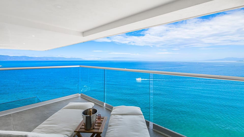 Day, View (from property/room), Living room, Sea view, Swimming pool