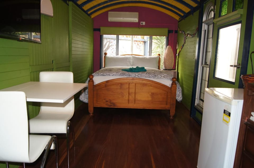 Bed, Living room, Bedroom