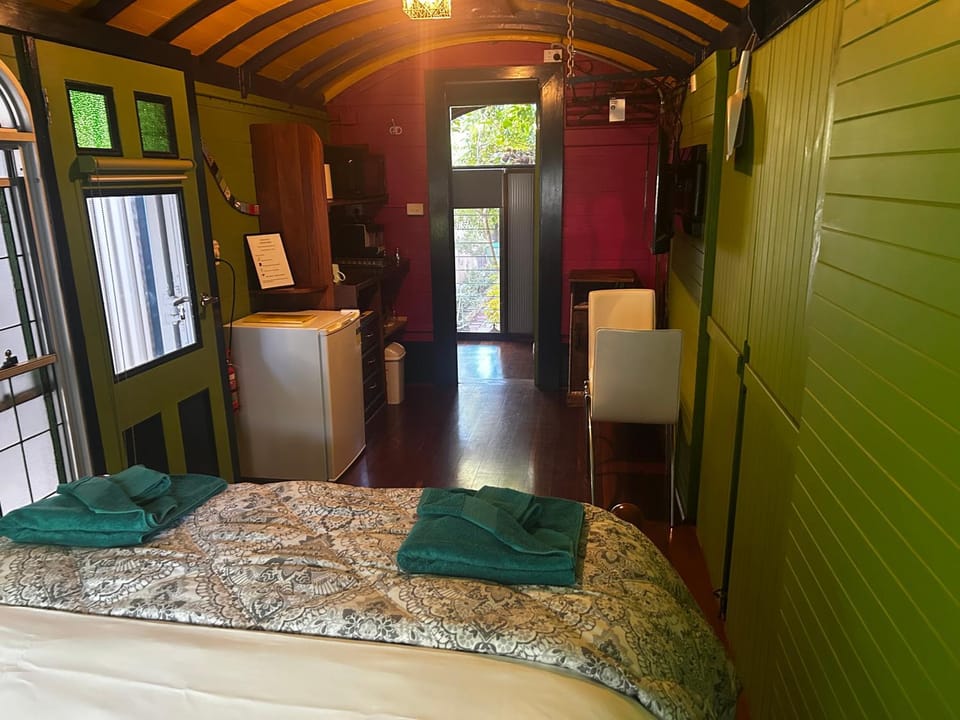 Bed, Living room, Photo of the whole room, Seating area, Bedroom, towels