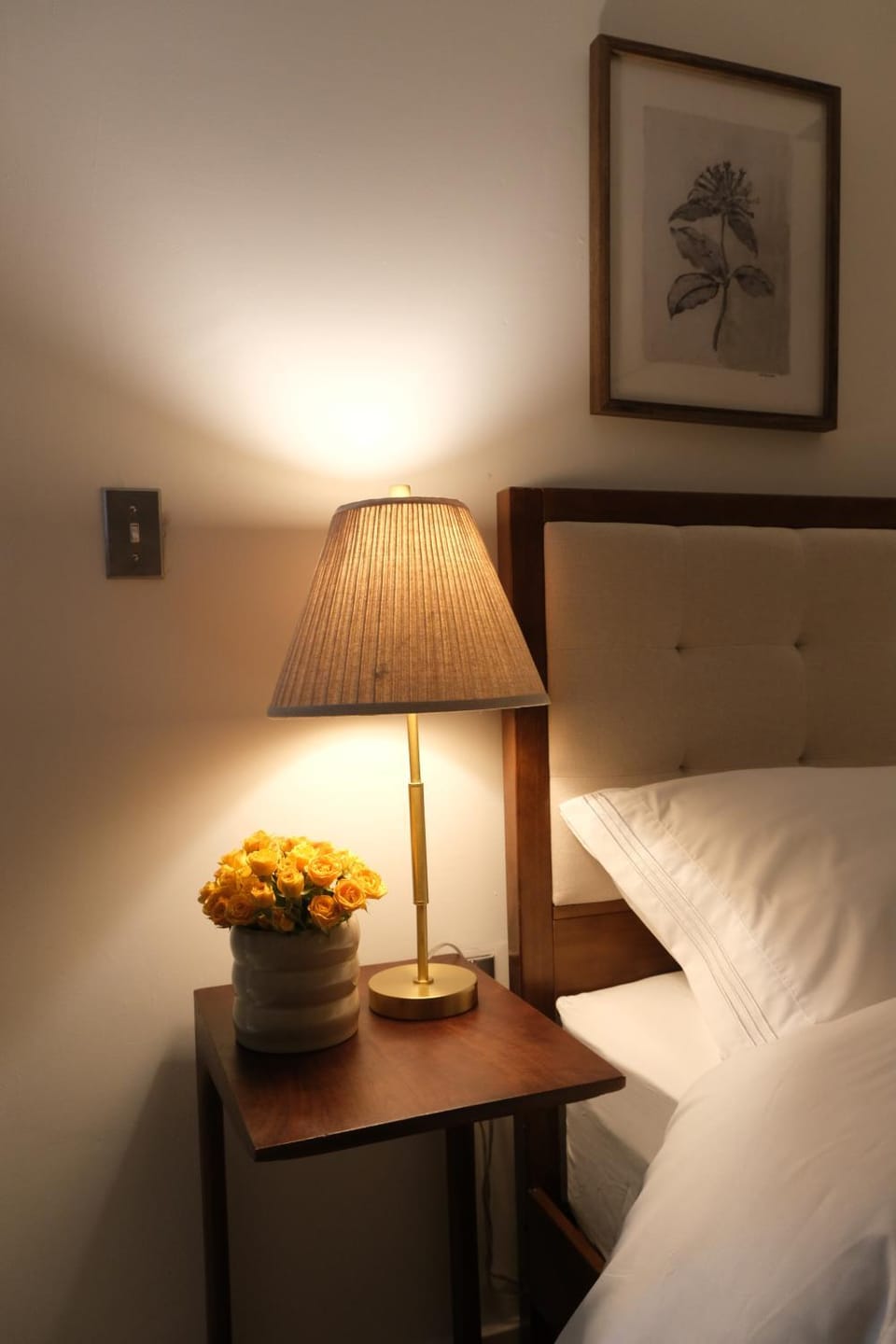 Photo of the whole room, Bedroom
