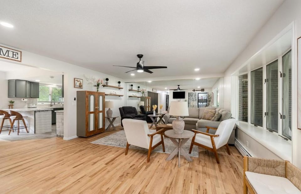 Communal lounge/ TV room, TV and multimedia, Living room, Seating area