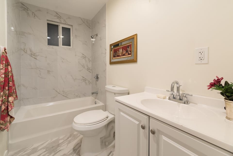 Traveller getaway free parking on site Apartment in Oakland
