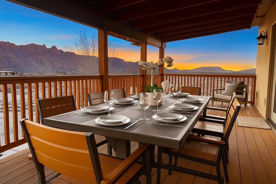Exclusive Retreats Desert Dream Estate 10 Bedrooms Sleeps 35 House in Spanish Valley