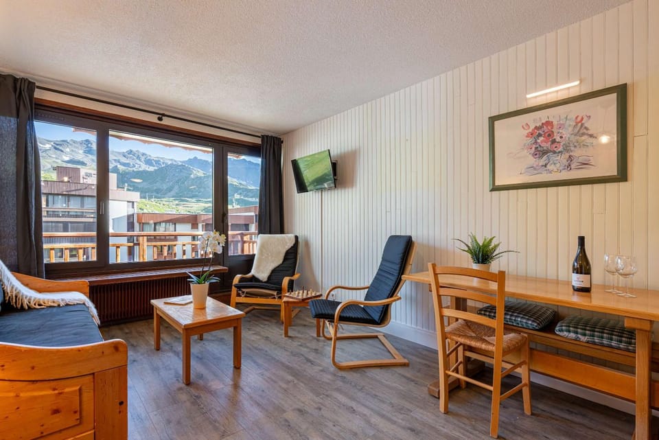 Communal lounge/ TV room, Living room, Mountain view