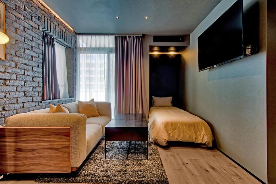 Bed, TV and multimedia, Seating area