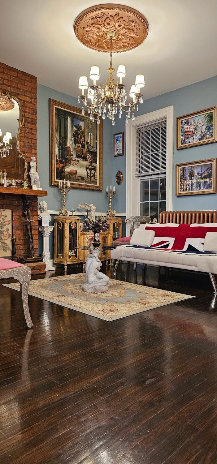 Luxurious Apartment at Colonial Townhouse Apartment in Ridgewood