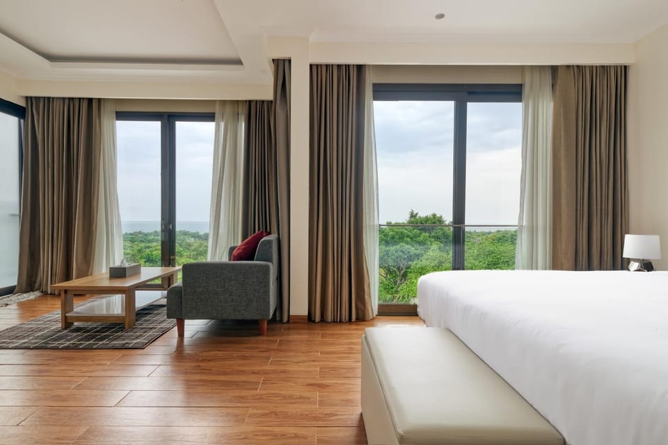 Living room, Photo of the whole room, Seating area, Bedroom