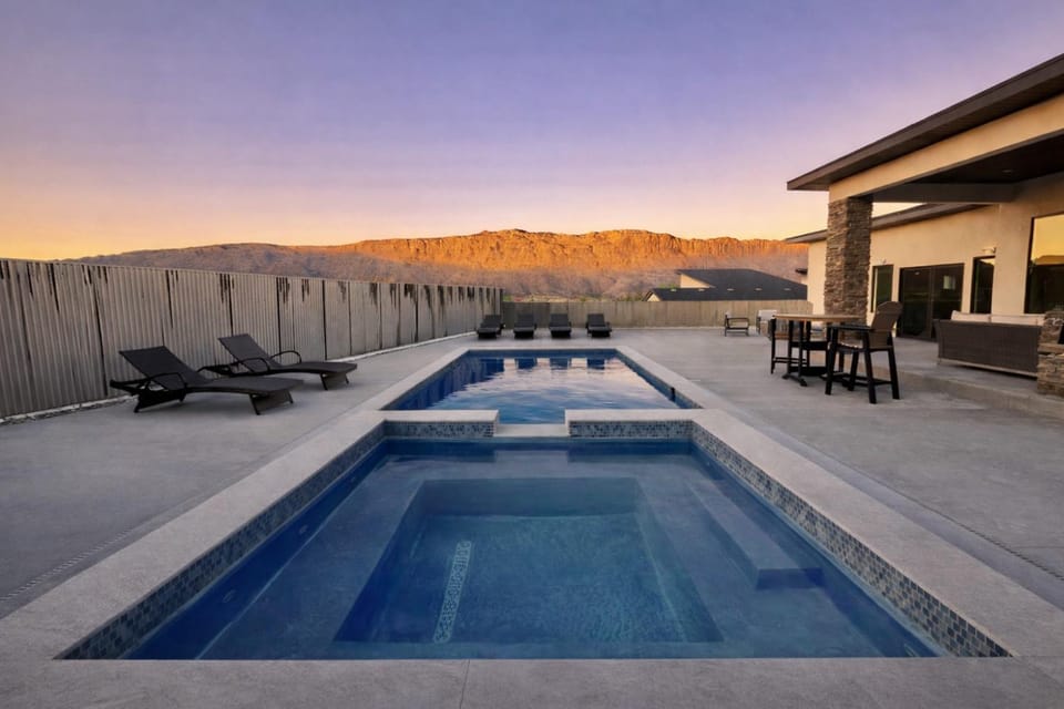 Desert Horizon Retreat 4 Bedroom Luxury Villa - Pool, Hot Tub & Panoramic Views House in Spanish Valley