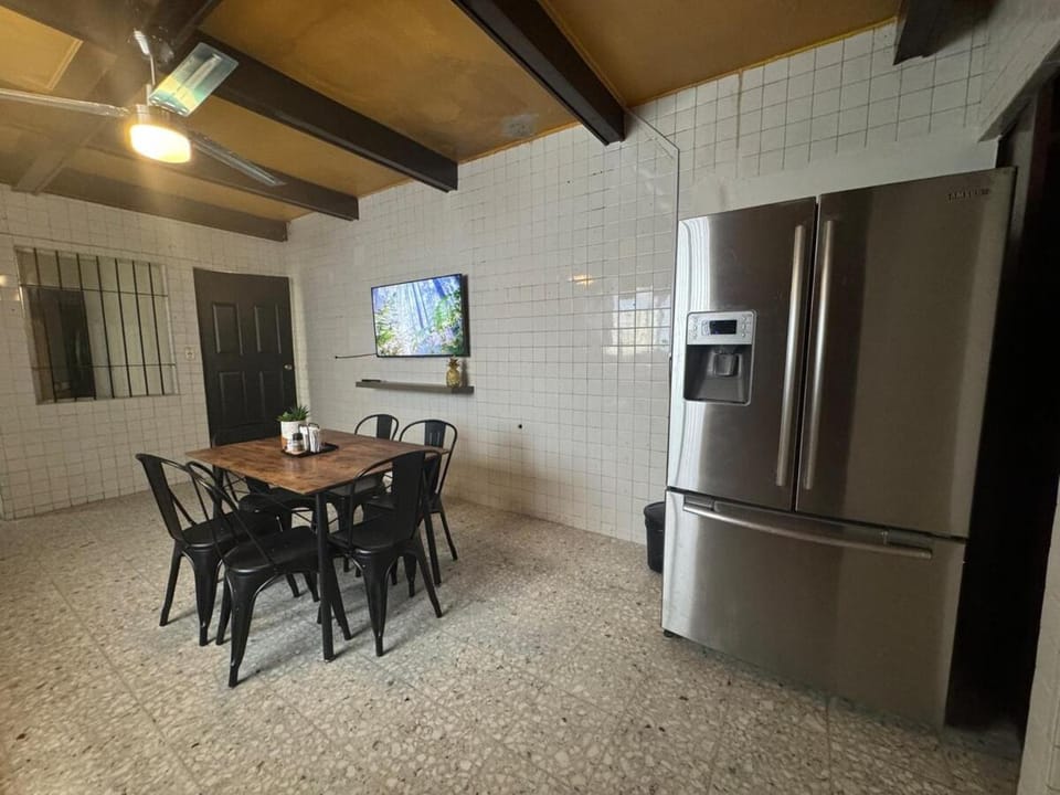 Centrally located and spacious residence for up to 30 people! House in Monterrey