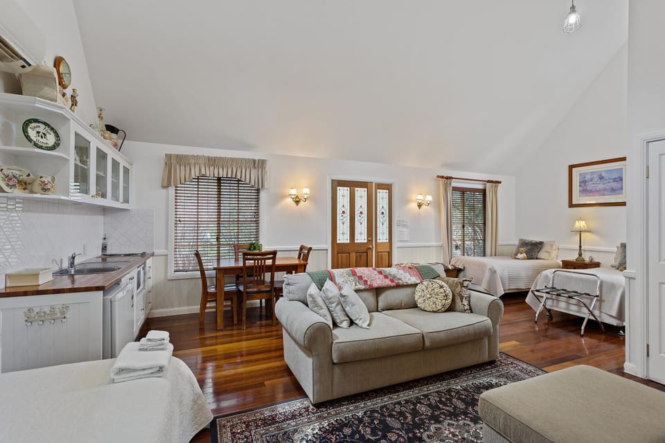 Glenrose Cottages Country House in Warwick