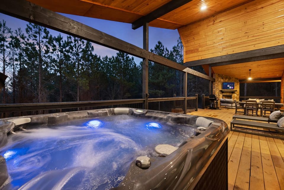 Hidden Cabin Among Pines with Hot Tub & Fire Pit Cabin in Oklahoma