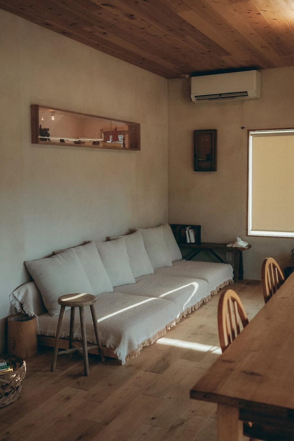 Living room, Dining area, air conditioner