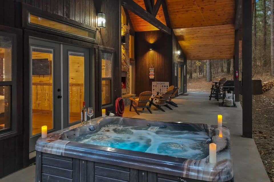 NEW Prime Cabin Chateau Hot Tub-Firepit-Sleeps 6 Cabin in Oklahoma