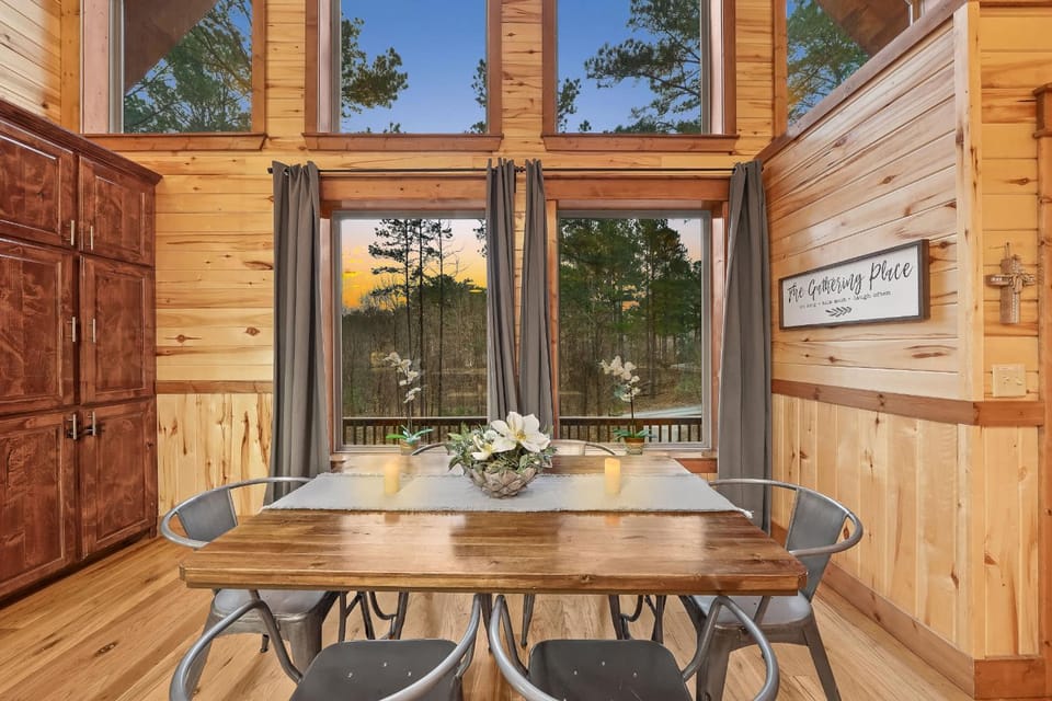 NEW Prime Cabin Chateau Hot Tub-Firepit-Sleeps 6 Cabin in Oklahoma