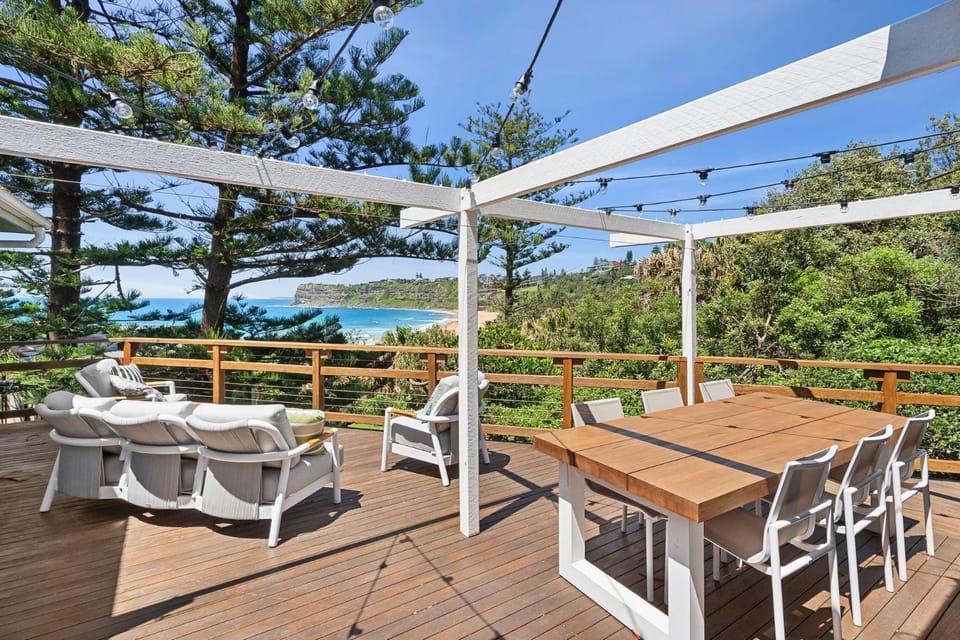 Bungan Beach House with Ocean Views House in Pittwater Council