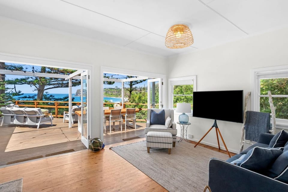 Bungan Beach House with Ocean Views House in Pittwater Council